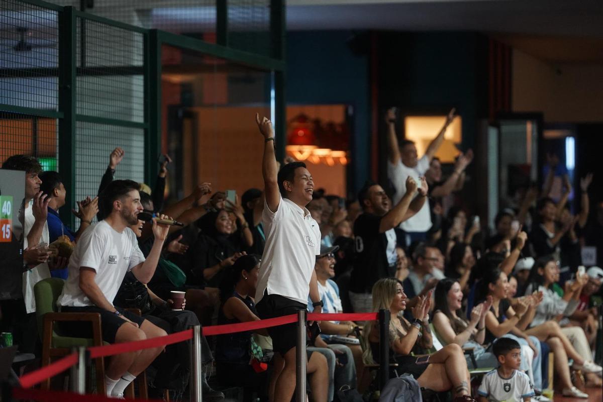 Euforia tras un punto magistral de Tolito Aguirre (nº19 del mundo) en Yakarta durante una exhibición del pasado 25 de enero.