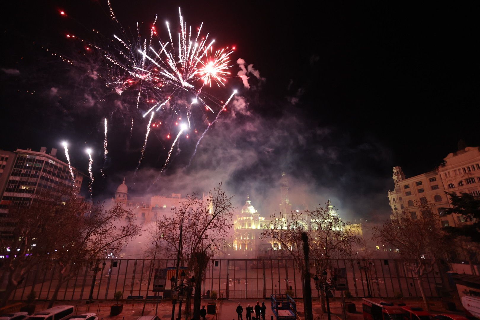 Las Fallas 2024 estrenan su primer castillo de medianoche