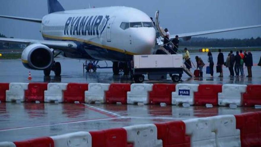 Embarque en un vuelo de Ryanair en el aeropuerto de Asturias en 2012.