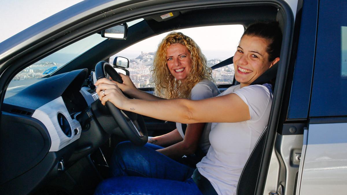 Aprender a conducir es más fácil en Autoescuela Residencial con su nuevo vehículo pequeño, eléctrico y automático.