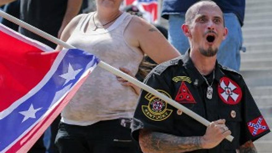 Polémica manifestación del Ku Klux Klan a favor de la bandera Confederal