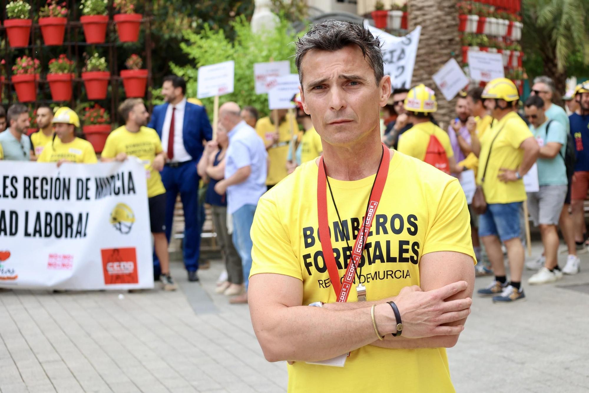 Juan Pedro Cornejo participó en la manifestación de los bomberos forestales el pasado viernes en Murcia.