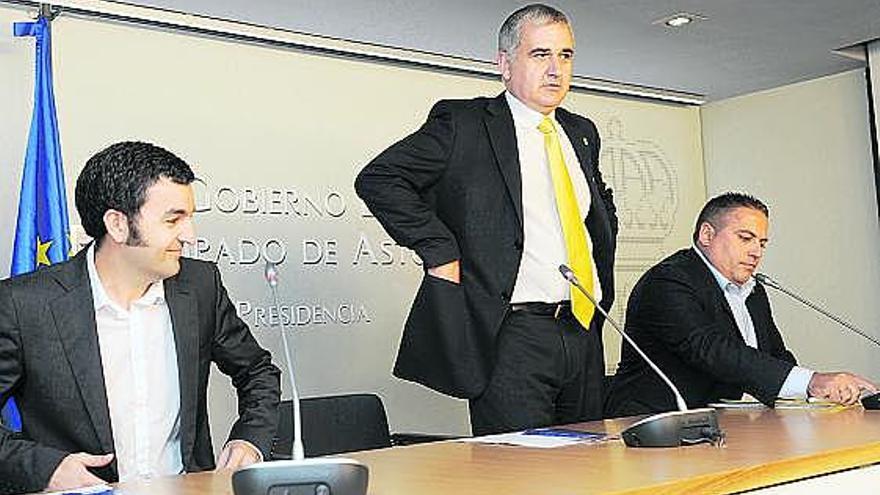 De izquierda a derecha Alejandro Calvo, José Luis Vega y Gonzalo Alonso Huerdo.