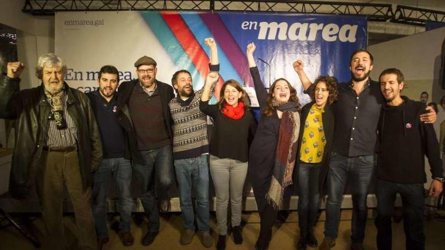 Integrantes de la coalición En Marea celebran el pasado domingo los resultados electorales.