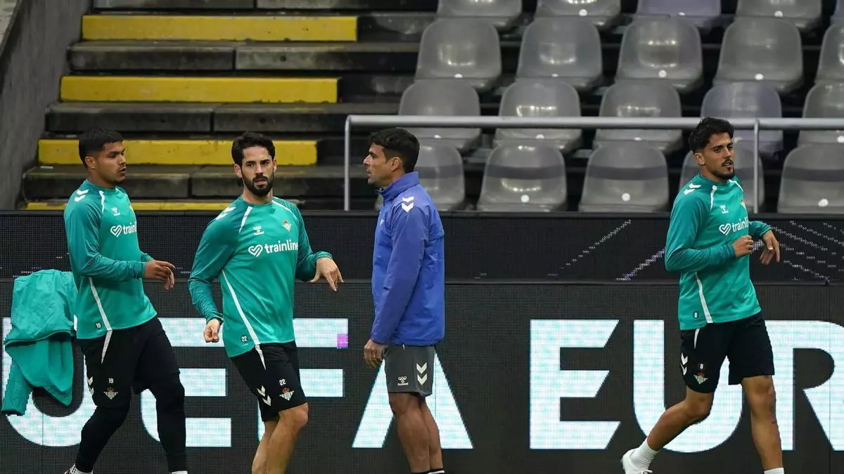 Vídeo | Isco Alarcón habla en los medios del Betis en la previa de la ida de los cuartos de final de Europa League en Braga