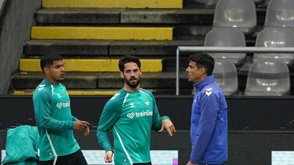 Vídeo | Isco Alarcón habla en los medios del Betis en la previa de la ida de los cuartos de final de Europa League en Braga