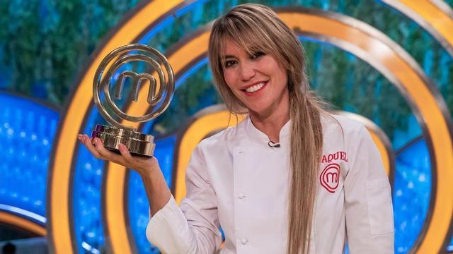 Raquel Merono gana  MasterChef Celebrity 5   record en su final con mas de 3 millones y 25 1       La actriz y empresaria se proclama ganadora de la quinta edicion tras un igualado duelo con Florentino Fernandez      La final del concurso fue lo mas visto del martes y la siguieron en algun momento 6 563 000 espectadores en La 1    El menu ganador estaba inspirado en Espana y Bali    La actriz y empresaria madrilena Raquel Merono es la ganadora de la quinta edicion de  MasterChef Celebirty 5  tras enfrentarse a Florentino Fernandez