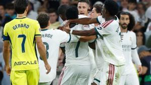 El Madrid guanya, però perd un Vinícius expulsat i trasbalsat