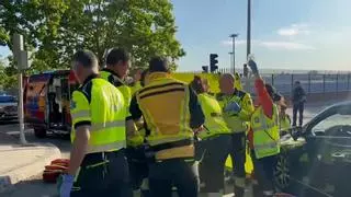 Herido grave un motorista de 57 años tras chocar con un coche en el distrito madrileño de Latina