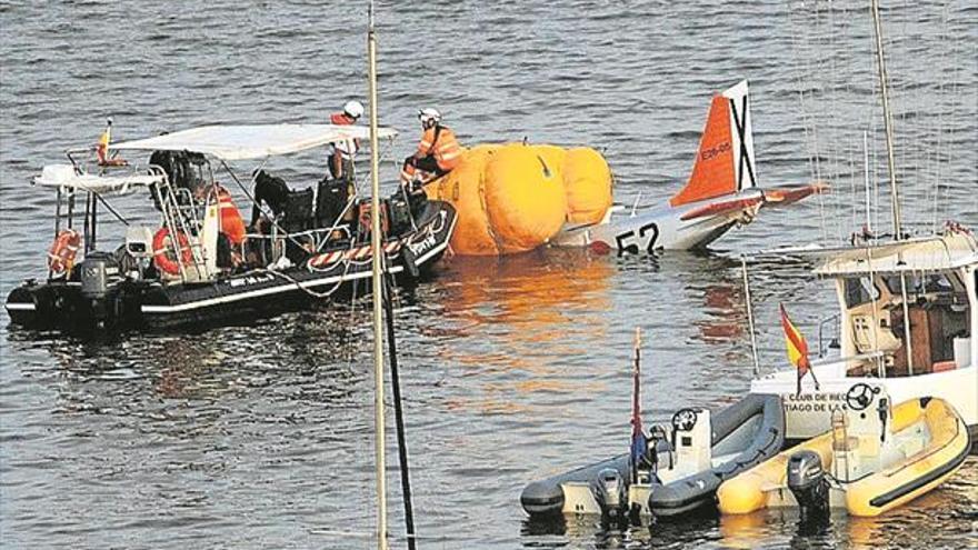 Un instructor y su alumna mueren al caer su avioneta