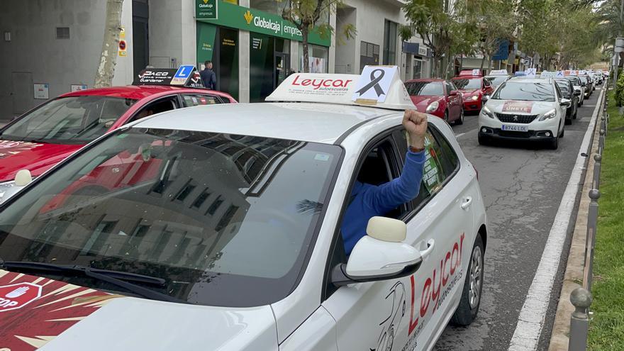 Protesta de las autoescuelas en Alicante