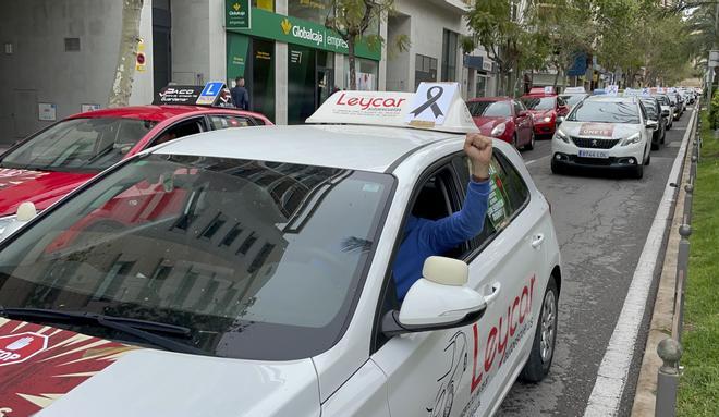Protesta de las autoescuelas en Alicante