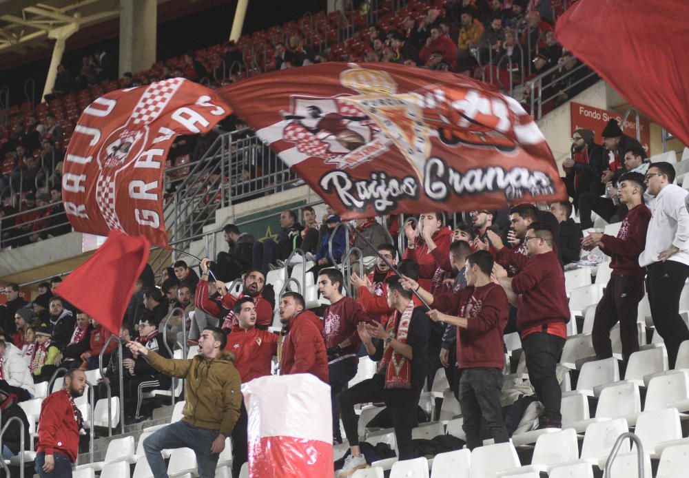 El Real Murcia vence frente al Cádiz