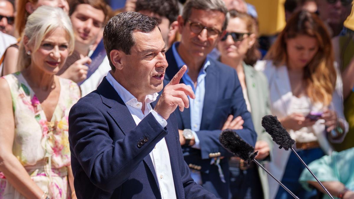 Juanma Moreno en un acto en Sevilla Este