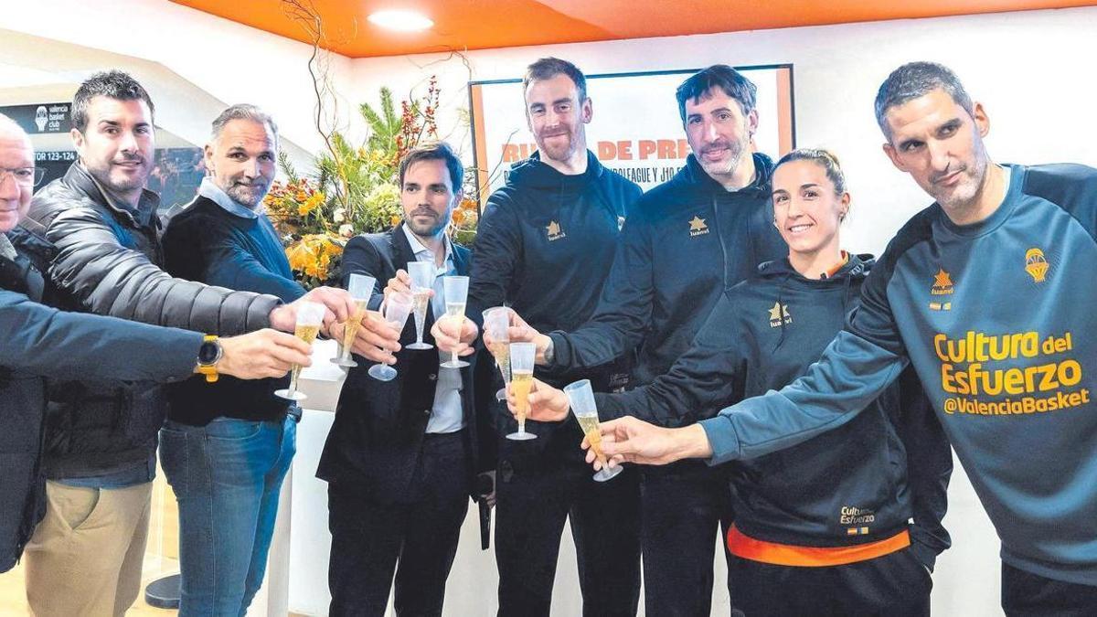 El tradicional brindis navideño del Valencia Basket