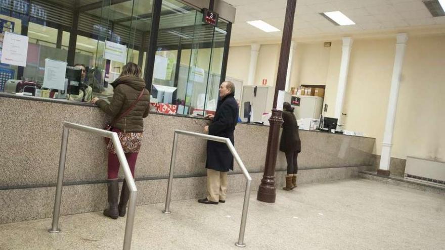 Imagen del interior de la oficina de recaudación municipal en la calla de la Franxa.