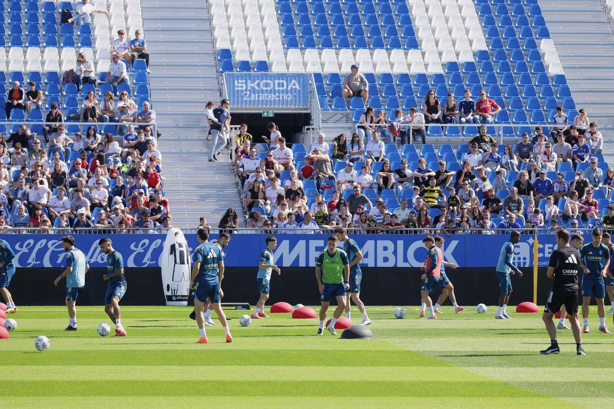 En imágenes | Entrenamiento de puertas abiertas del Real Zaragoza este sábado