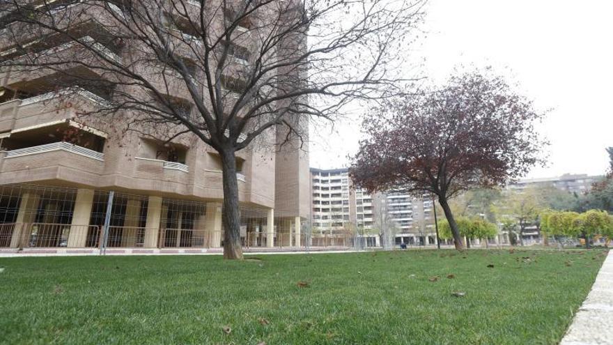 Una de las zonas verdes del parque Miraflores de Zaragoza.  | ANDREEA VORNICU