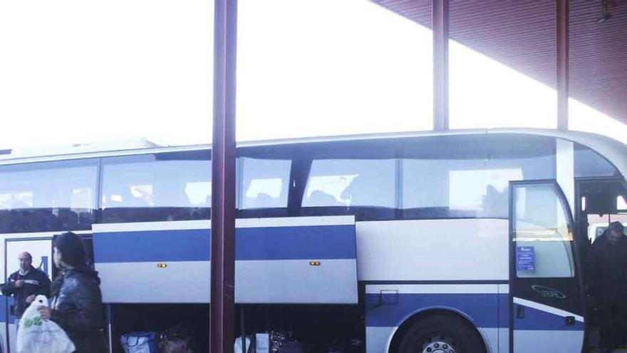 AlterCiudad cuestiona la reducción de servicios de la estación de autobuses