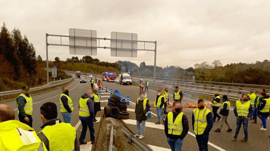 Nueve detenidos y 347 identificados en los paros del transporte en Galicia