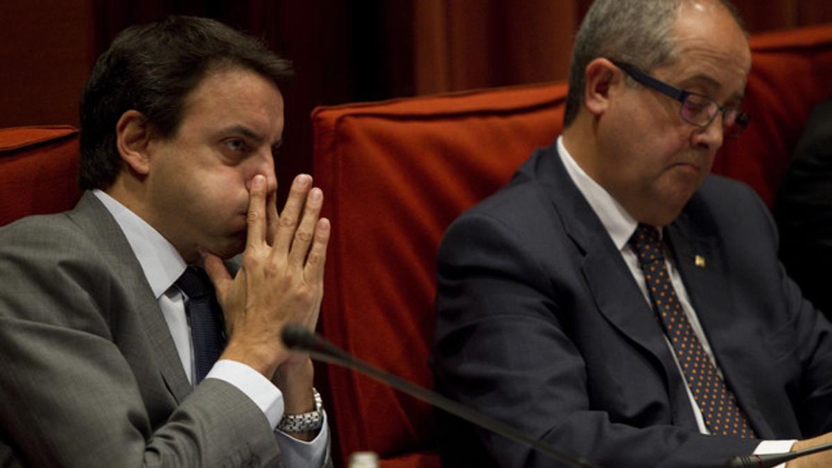 El director general de los Mossos, Manel Prat, junto al 'conseller' Felip Puig, durante la comparecencia ante el Parlament, el pasado 3 de diciembre.