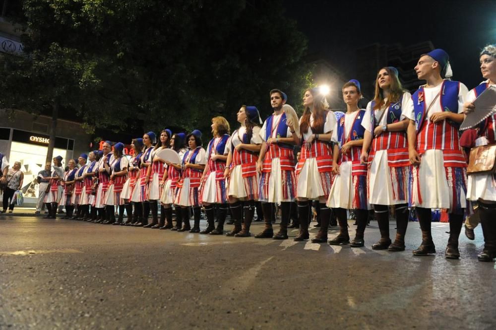 Desfile de Moros y Cristianos por las calles de Mu