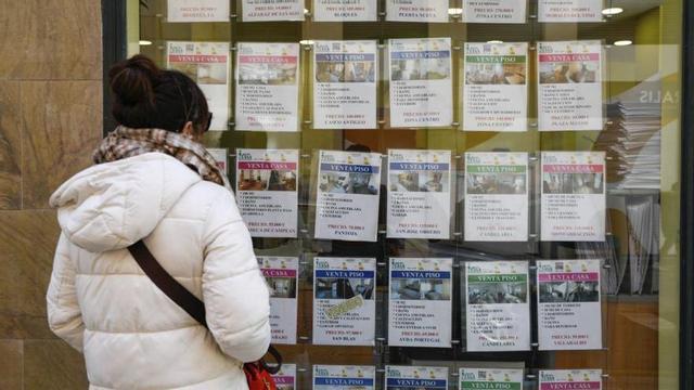 Escaparate de una inmobiliaria de Zamora. | M. A. L. (ARCHIVO)