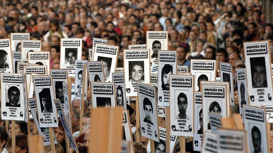 Trasladados de Asturias a Basauri dos presos de ETA ya desvinculados de la banda