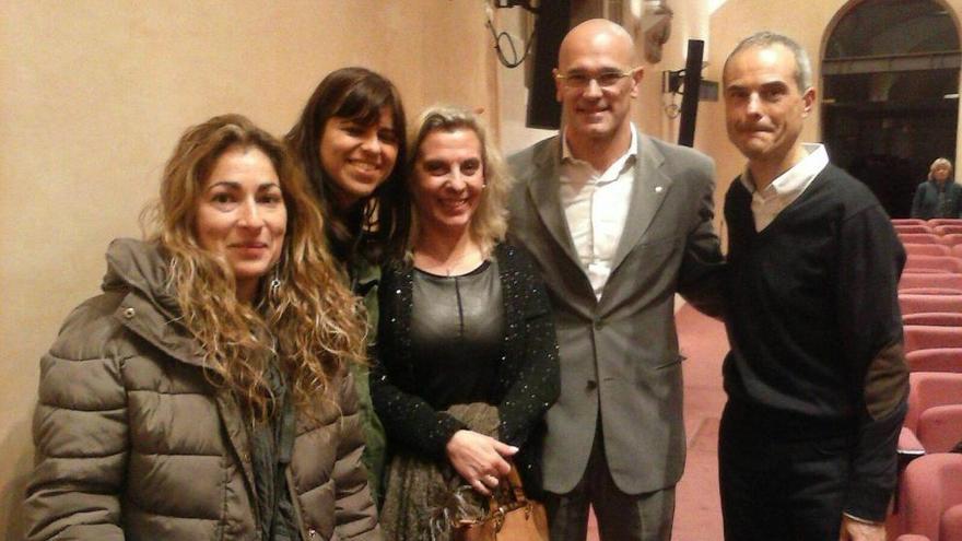 Una representació del professorat amb Romeva.