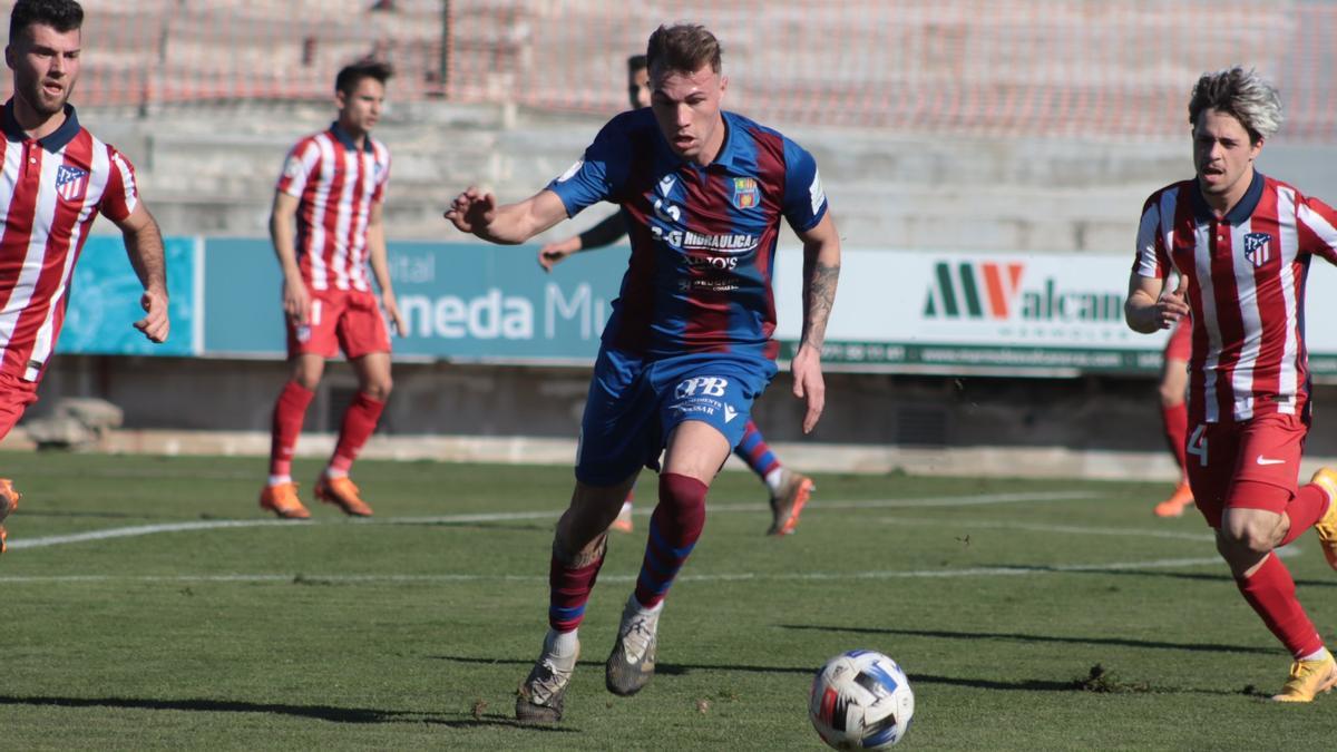 Alberto Fernández, con el Poblense en la temporada 2020-21