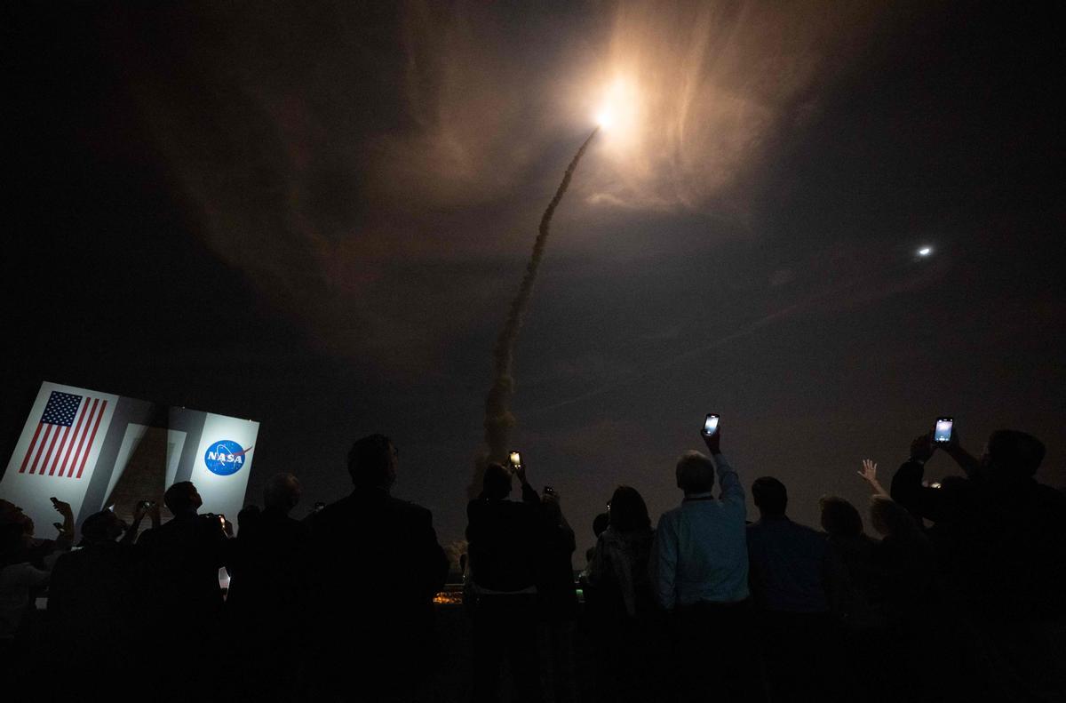 Lanzado con éxito el cohete de la misión Artemis a la Luna