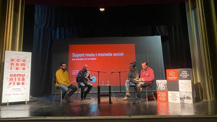 Badia, Gómez, Tatje i Caralps durant la xerrada sobre l&#039;adaptació a escenaris sense recursos bàsics