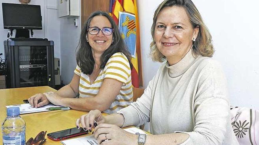 Salom (d) ayer junto a la vicepresidenta primera del Consell de Formentera, Susana Labrador.