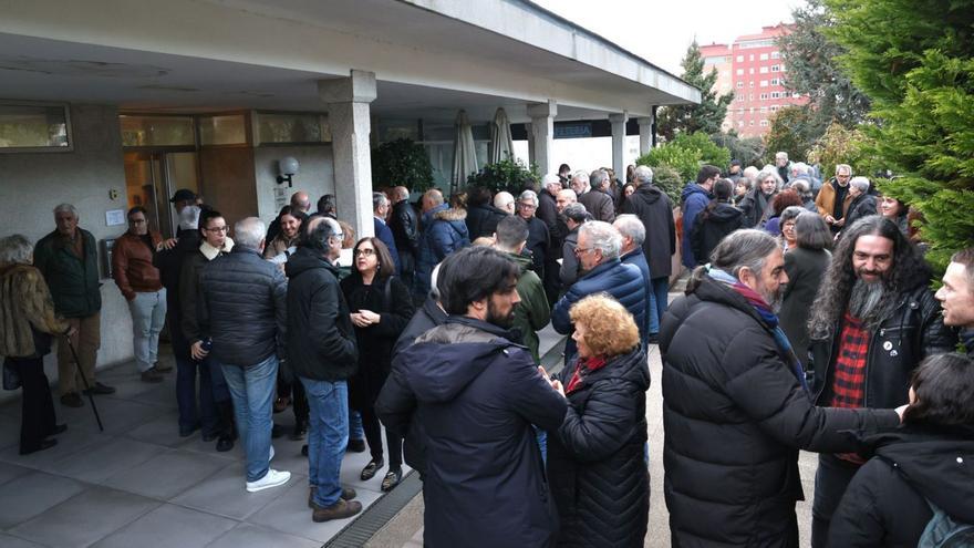 Familiares, amigos e persoeiros da cultura e o galeguismo despiden a Cáccamo