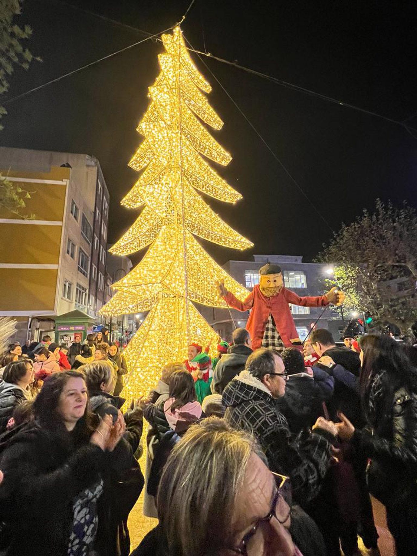 Cangas ya respira Navidad