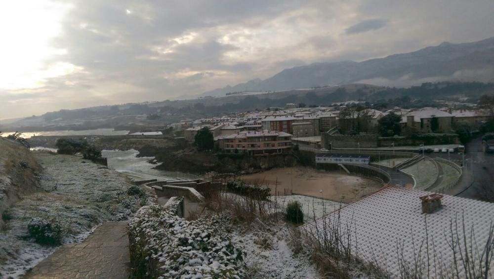 Llanes, de postal bajo el manto blanco: costa de Barru y Niembru