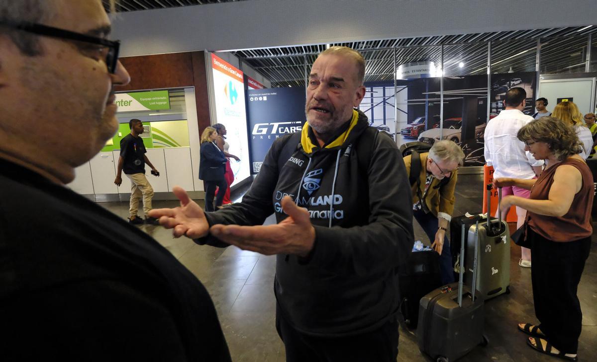 La llegada de los jugadores del CB Gran Canaria tras su descenso