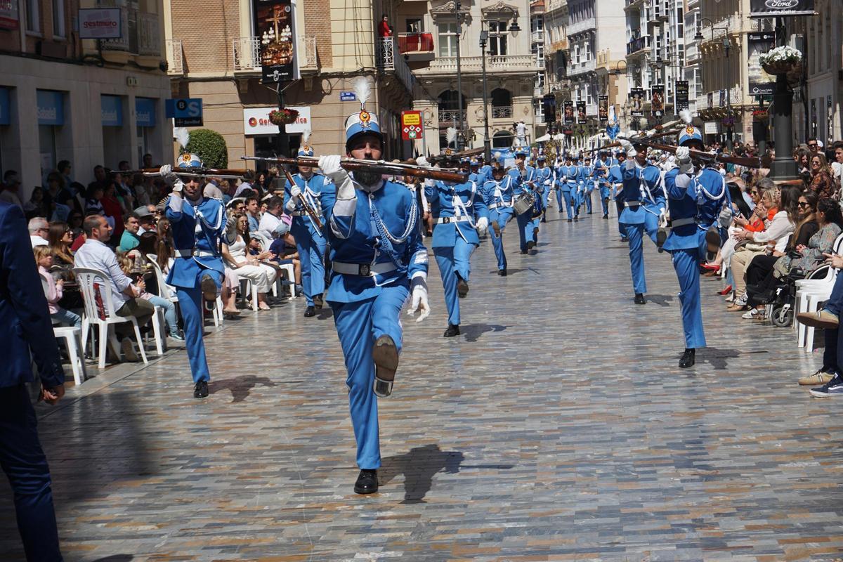 Escolta y Honores durante la procesión