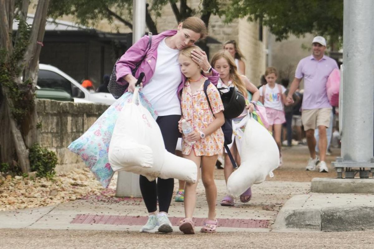 Las inundaciones en Texas dejan ya más de 50 víctimas mortales, entre ellas 15 niños