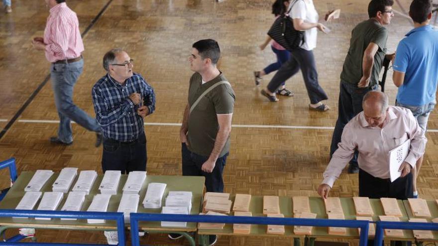 Vuelco radical que obliga a 
pactos de izquierda en la mayoría
de municipios y en Les Corts