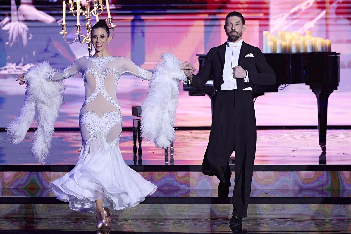 Adrián Lastra con su 'coach', Sara, en 'Bailando con las estrellas'.