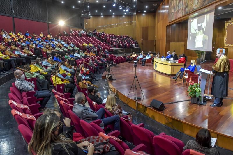 Acto de Investidura de nuevos Doctores y Doctoras del curso 2020-2021