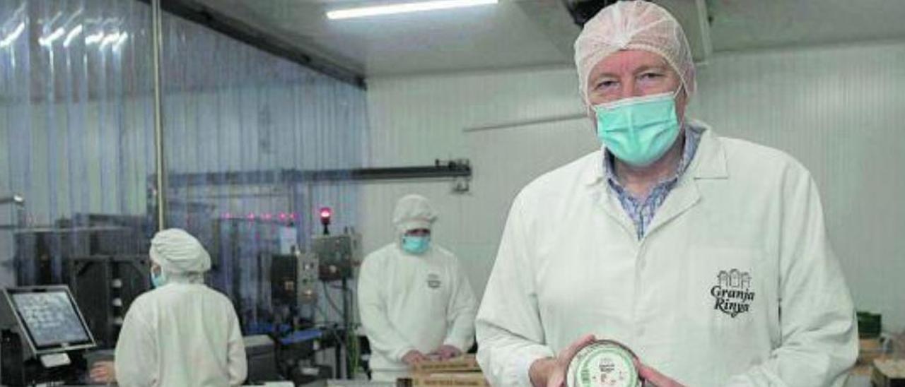 Claude Ropraz, director general de Granja Rinya, en la fábrica de Albal, el pasado jueves. | J.M. López