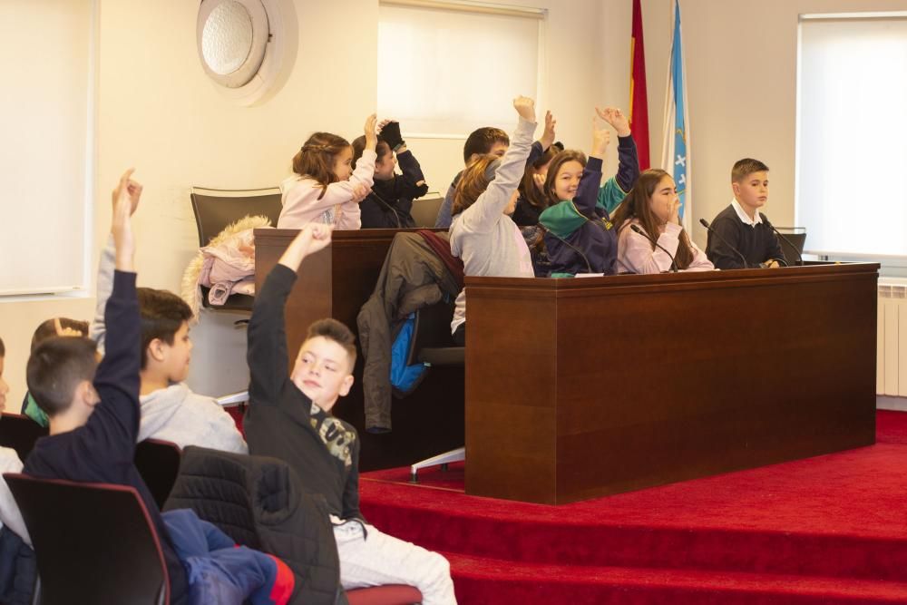 Estudiantes de Sada piden retrasar el encendido navideño para ahorrar energía.