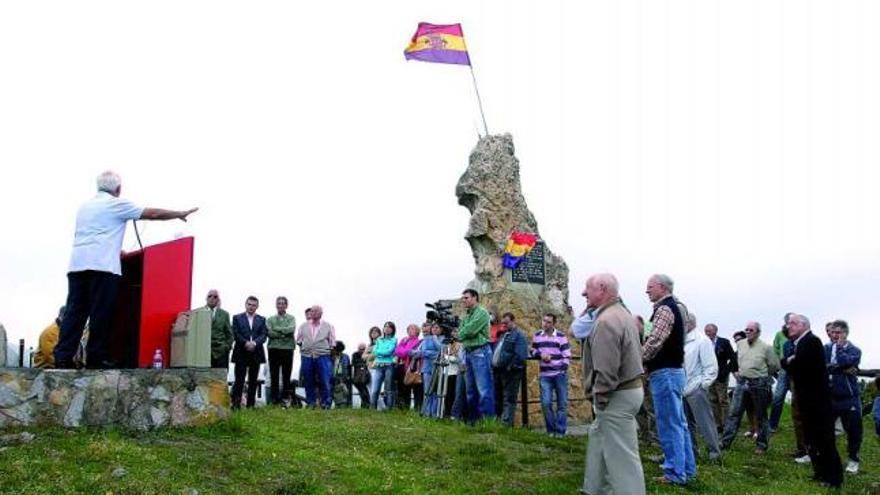 Acto ante el monumento en La Colladiella del año pasado.