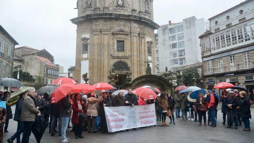 Protesta en defensa de la sanidad pública convocada por Marea Blanca. // R.V.