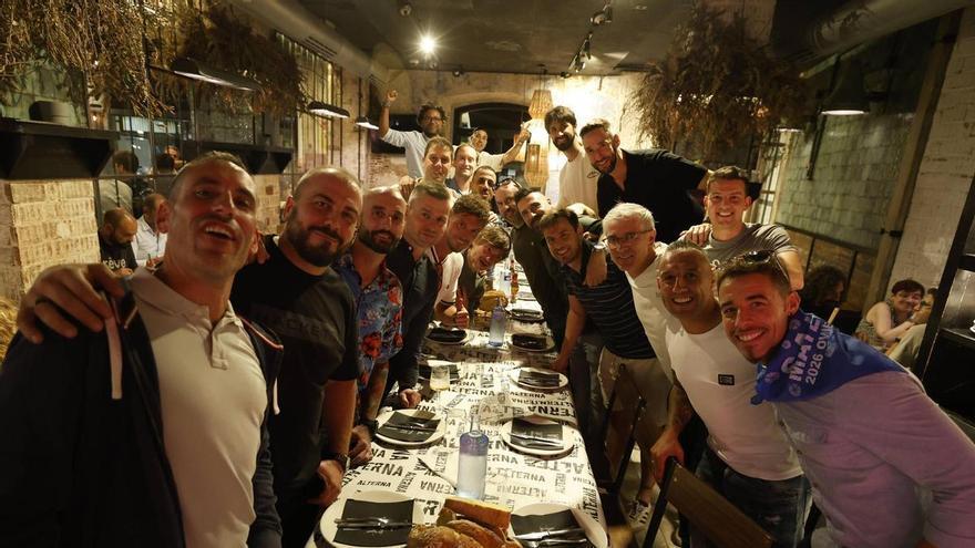 23 amigos, una Bota de Oro y Santi Cazorla: la generación oviedista del 84 vuelve a reunirse décadas después