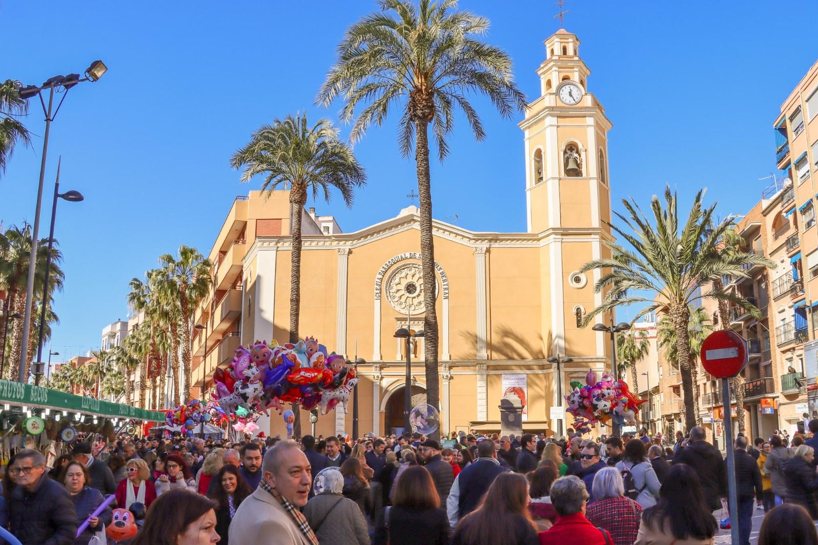 Torrent vive el Sant Blai más multitudinario