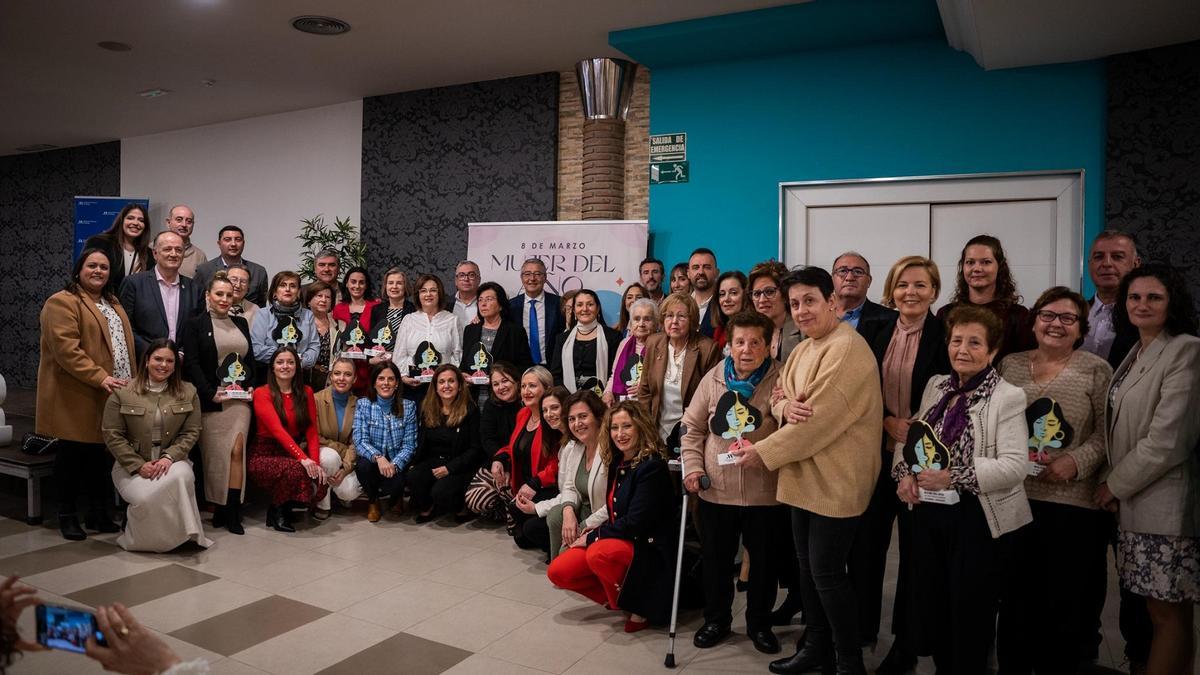 Los premios Mujer del Año 2025 han congregado a diputados y representantes de todos los partidos.