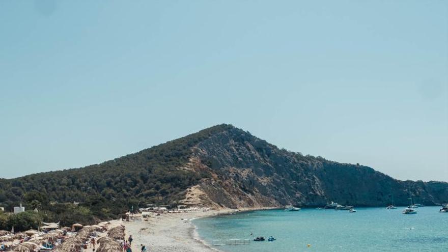 Un restaurante sumergido en la magia de Cala Jondal.